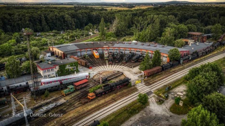 Hotel Wagony Sypialne W Muzeum Kolejnictwa Jaworzyna Slaska Exterior foto