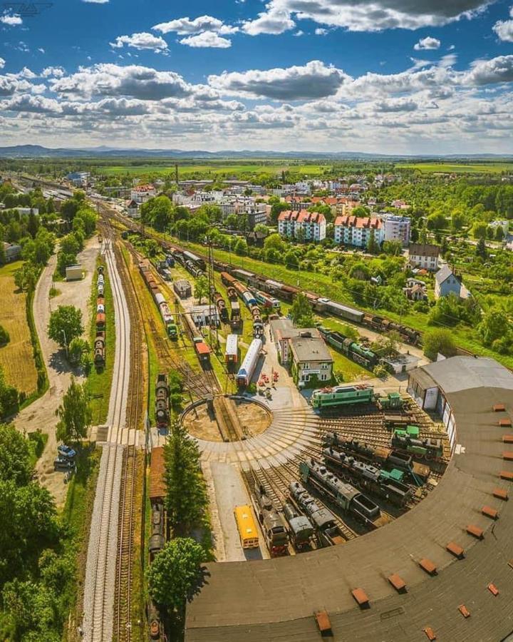 Hotel Wagony Sypialne W Muzeum Kolejnictwa Jaworzyna Slaska Exterior foto